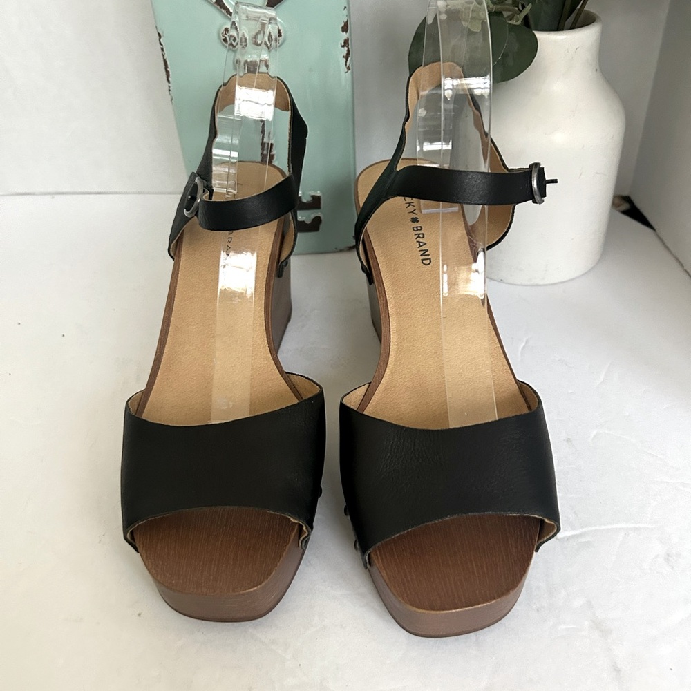 NWOT! Lucky Brand Zashti Black Wedge Sandals. Size 10 - Picture 6 of 14